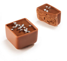 Заредете изображение във визуализатора на галерията – ICKX Belgian Chocolatier Finesse бонбона от млечен шоколад с лешници EP6221- 50гр
