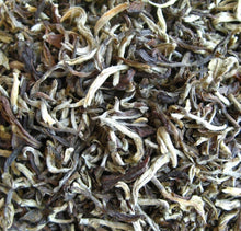 Заредете изображение във визуализатора на галерията – Био Оолонг(Oolong) чай от Китай Guangxi White Downy
