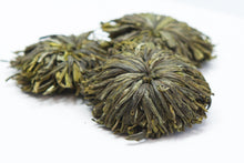 Заредете изображение във визуализатора на галерията – Чаена роза Mu Dan от зелен чай
